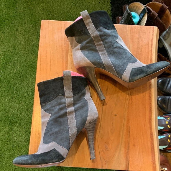 Stylish Nine West Black and Gray Women's Boots - Picture 5 of 10